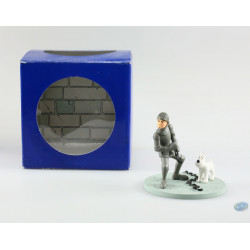 TINTIN ARMURE ET MILOU SUR SOCLE FIGURINE PLASTIQUE 8CM